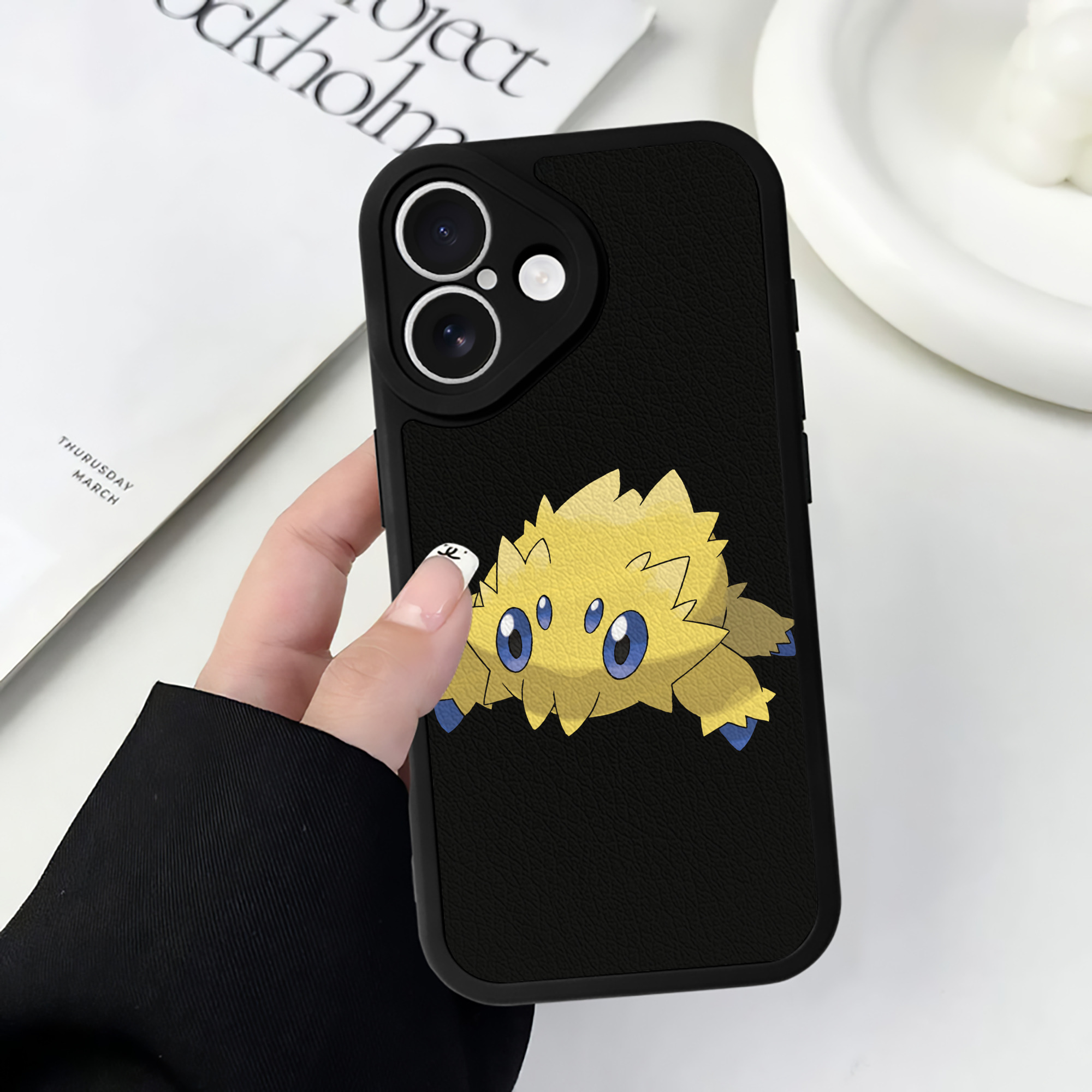 （画像用） ポケットモンスター Pokémon 【iPhone 16シリーズ対応】シリコンスマホケース（レザー調） 材質：シリコン